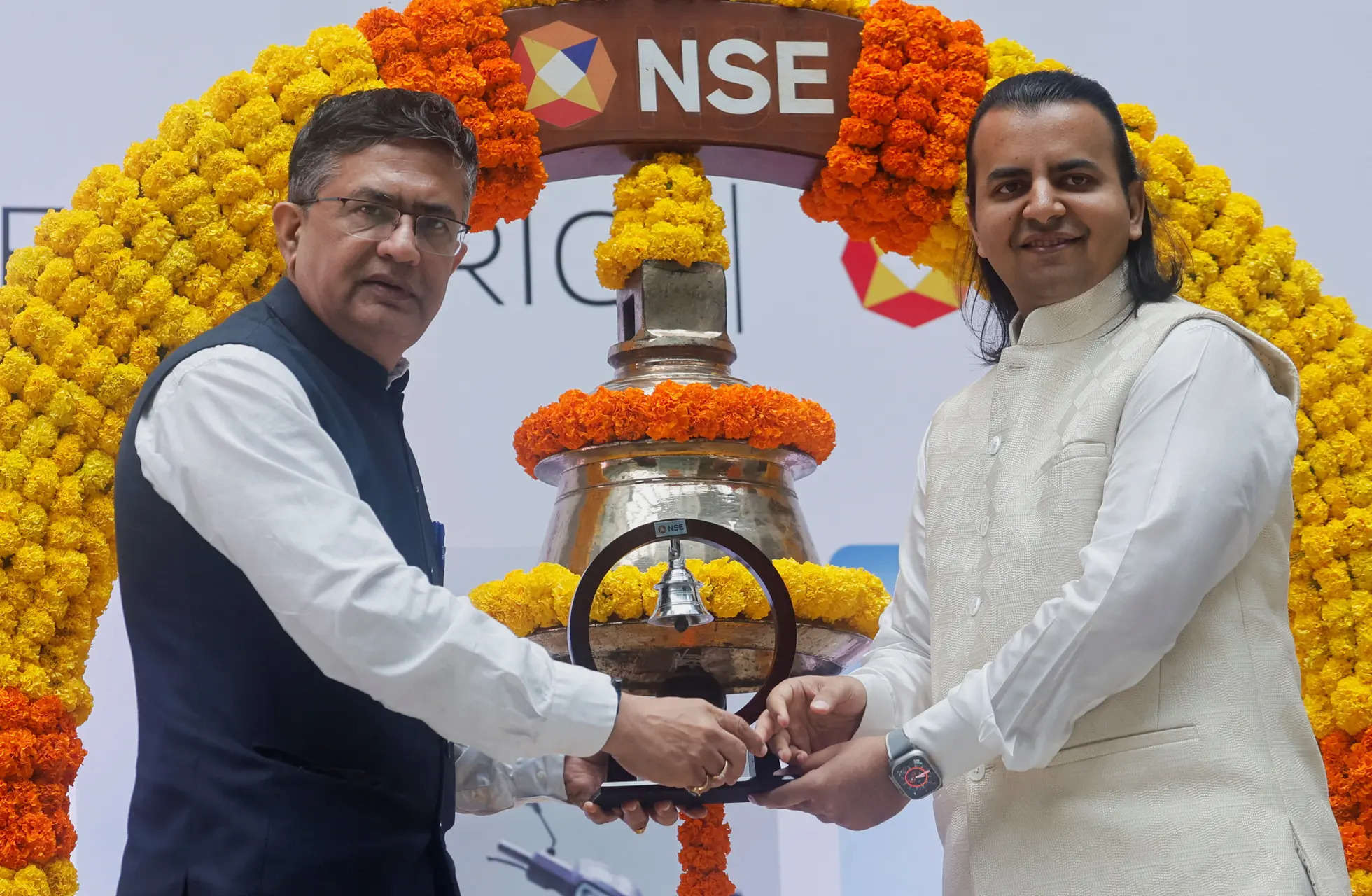 Ashish Chauhan, Managing Director & CEO, NSE Bhavish Aggarwal, CEO, Ola ELECTRIC